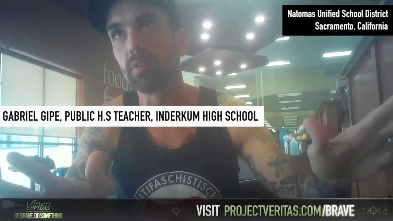В Калифорнии учителю-антифашисту выплатили 3 годовых зарплаты за то, чтобы он ушел из школы